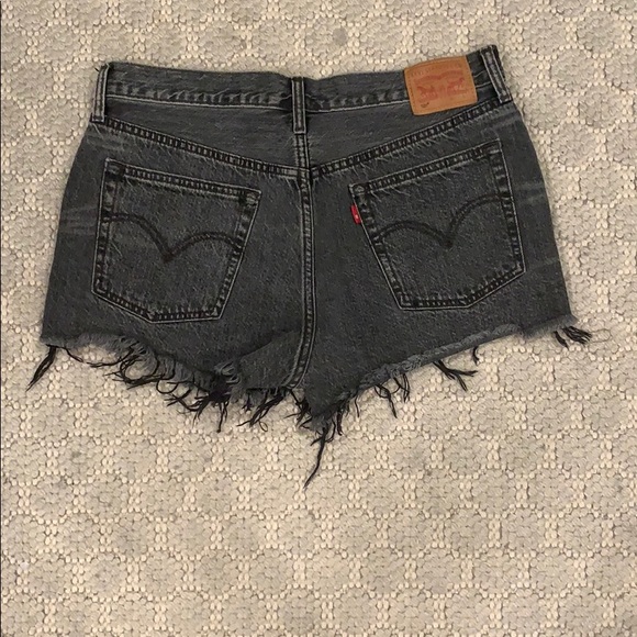 Levi’s 501 Shorts - Picture 3 of 4